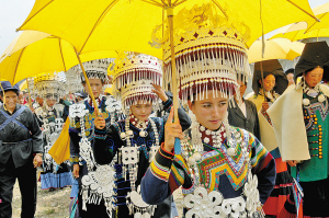 节日盛装 本报记者 冷文浩 摄